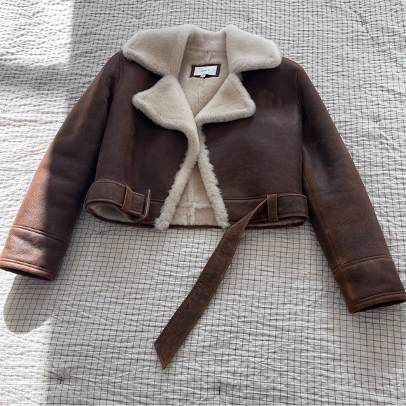 The Rey Cropped Shearling Jacket - Picture 4 of 10